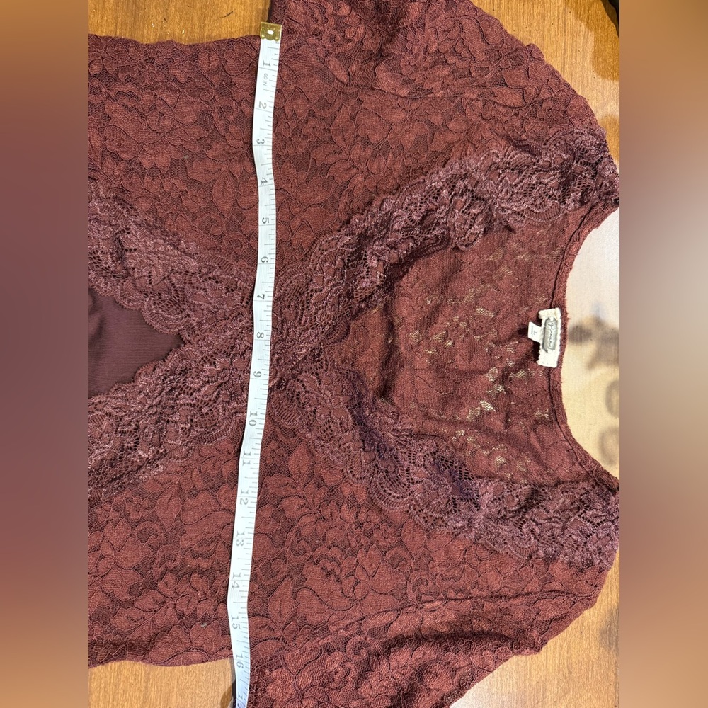 Gimmicks by BKE Burgundy Lace Women's Blouse - Picture 6 of 8
